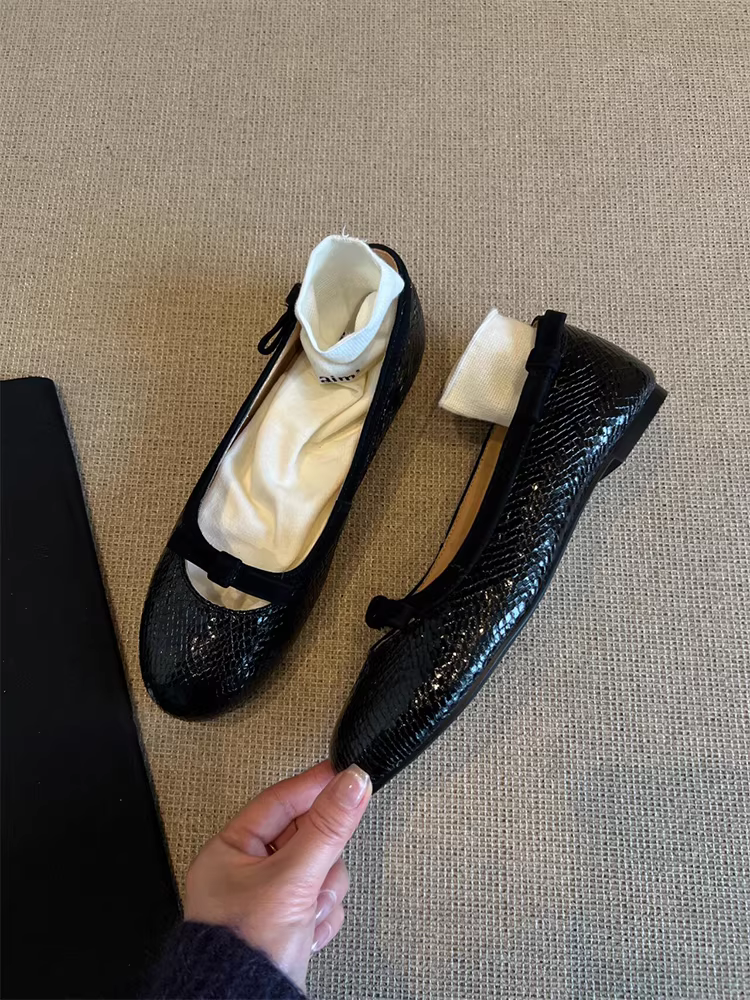 Phiên bản da cừu ~ Giày đế bằng có dây buộc nơ mới dành cho nữ, giày ba lê thanh lịch kiểu Pháp mũi tròn khoét lỗ