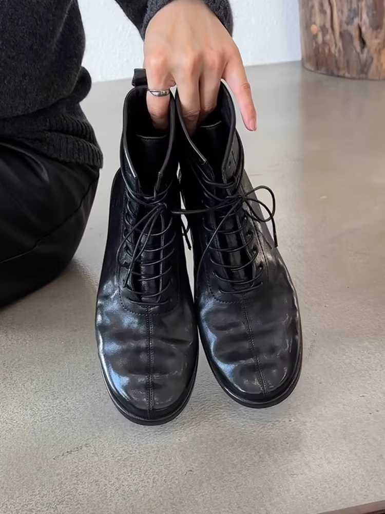Phiên bản da bò ~ Giày bốt Martin kiểu dáng mỏng nhẹ, cá tính và sành điệu dành cho nữ, phong cách retro Anh quốc, chất liệu da thật, kiểu buộc dây, mũi tròn, kiểu dáng bốt đi xe máy