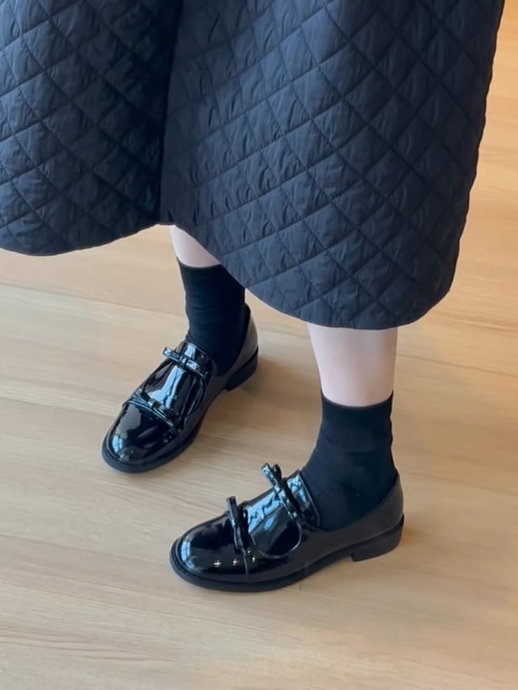 Phiên bản da cừu ~ Giày da đế bằng kiểu Pháp dành cho nữ, màu đen bóng, giày lười cao cấp, giày lười thông thường.