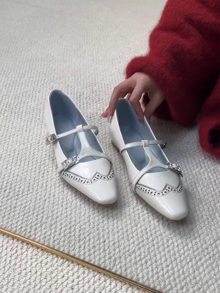 Phiên bản da cừu ~ Thiết kế mới lạ kiểu giày Mary Jane quai H, mũi vuông nhỏ, tăng chiều cao ẩn, da thật chạm khắc, giày đơn giản.