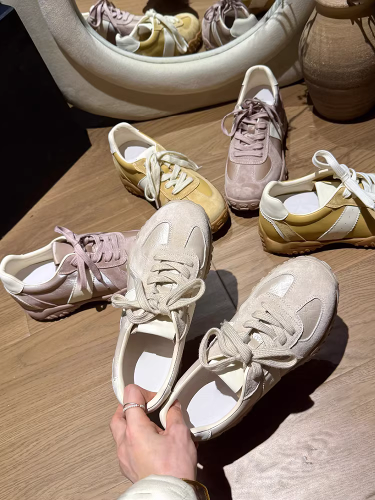 Phiên bản da cừu ~ Giày tập luyện Đức tăng chiều cao kiểu mới dành cho phụ nữ nhỏ nhắn, giày thể thao thông thường có dây buộc đa năng, giày bố đế dày.