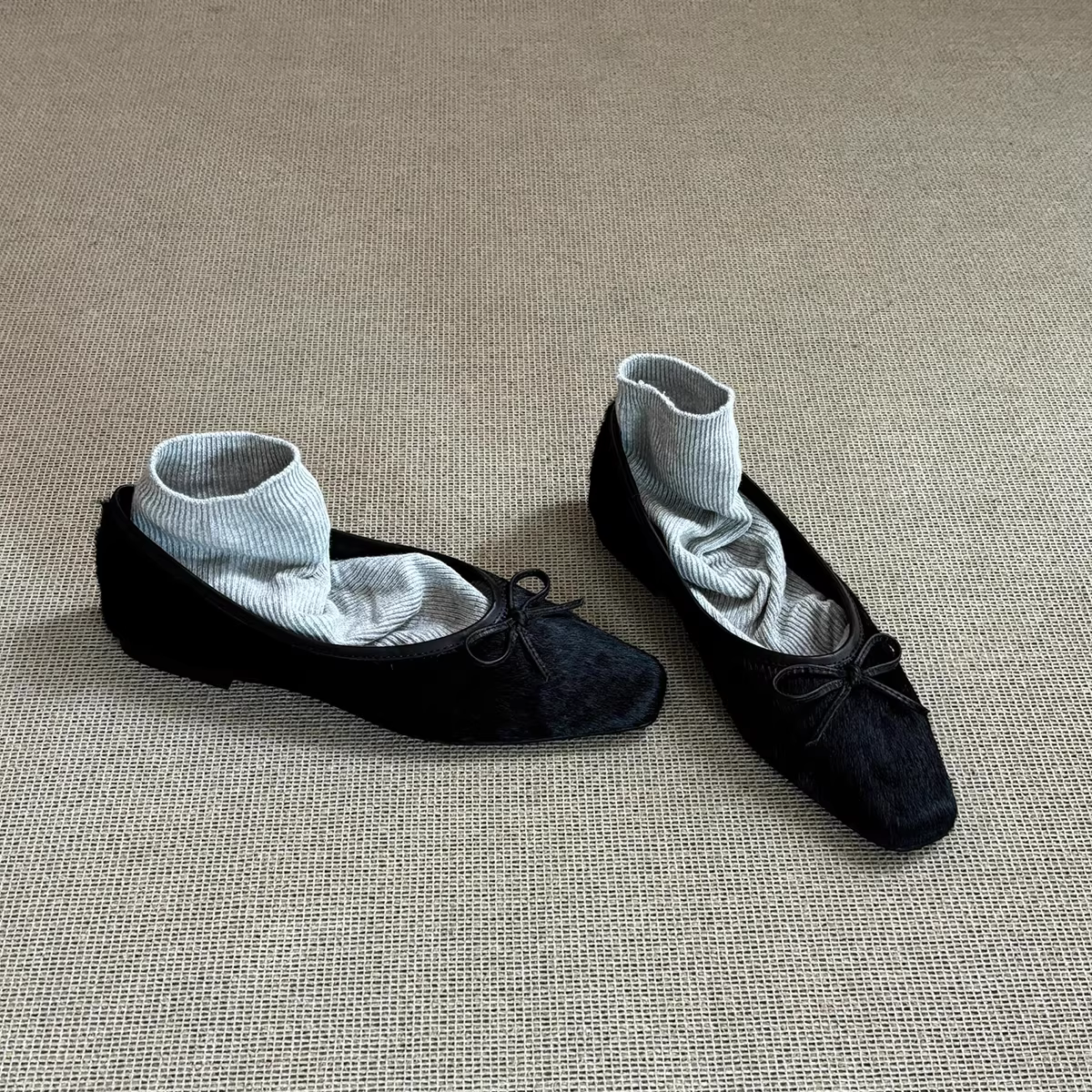 Phiên bản da bò ~ Giày lười mũi vuông nhỏ dành cho nữ, phong cách Anh, giày đế bằng lông ngựa, miệng nông, giày dạ hội thanh lịch.