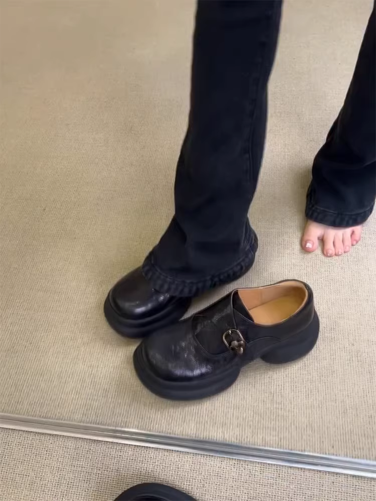 Phiên bản da bò ~ Giày lười đế dày đa năng kiểu Anh có khóa thắt lưng, giày da thời trang kiểu dáng sâu, dễ mang dành cho người nhỏ nhắn.