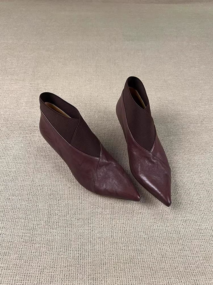 Phiên bản da bò ~ Giày bốt cổ ngắn kiểu dáng mới dành cho nữ, mũi nhọn, da đã qua xử lý, phong cách retro, đơn giản, giày bốt gót thấp đi làm