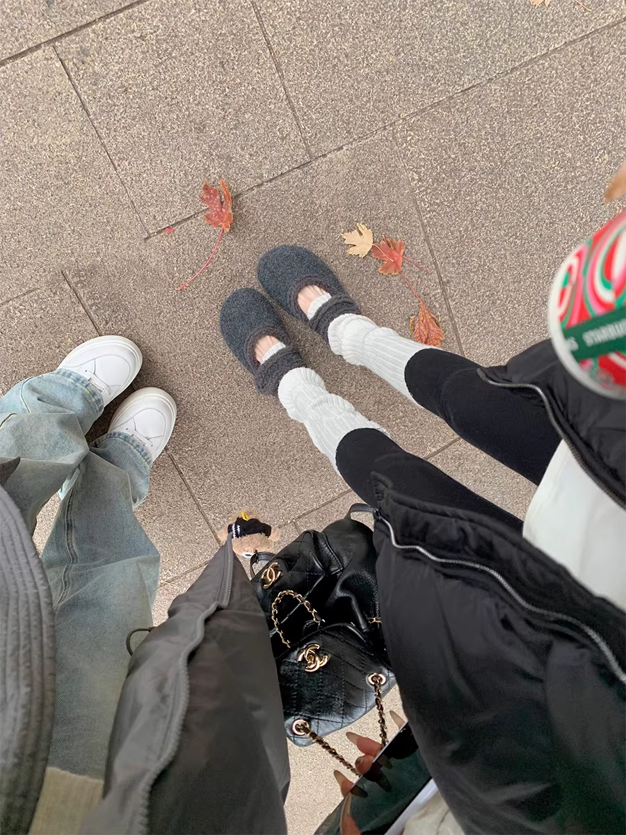 Giày Mary Jane lông cừu có khóa dán tăng chiều cao bên trong dành cho nữ, giày đế dày mùa đông bằng vải nhung mềm đa năng.