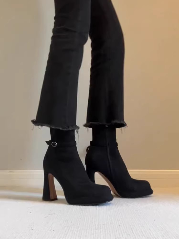 Giày bốt cao gót da lộn mịn kiểu Anh cổ điển, mũi tròn, khóa kéo bên, gót dày, kiểu dáng thon gọn dành cho nữ