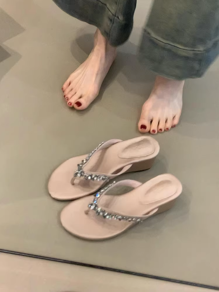 Phiên bản da cừu~ Dép xỏ ngón đính đá phong cách Pháp dành cho nữ, đa năng mùa hè với chân váy, dép cao gót đế xuồng bằng da thật