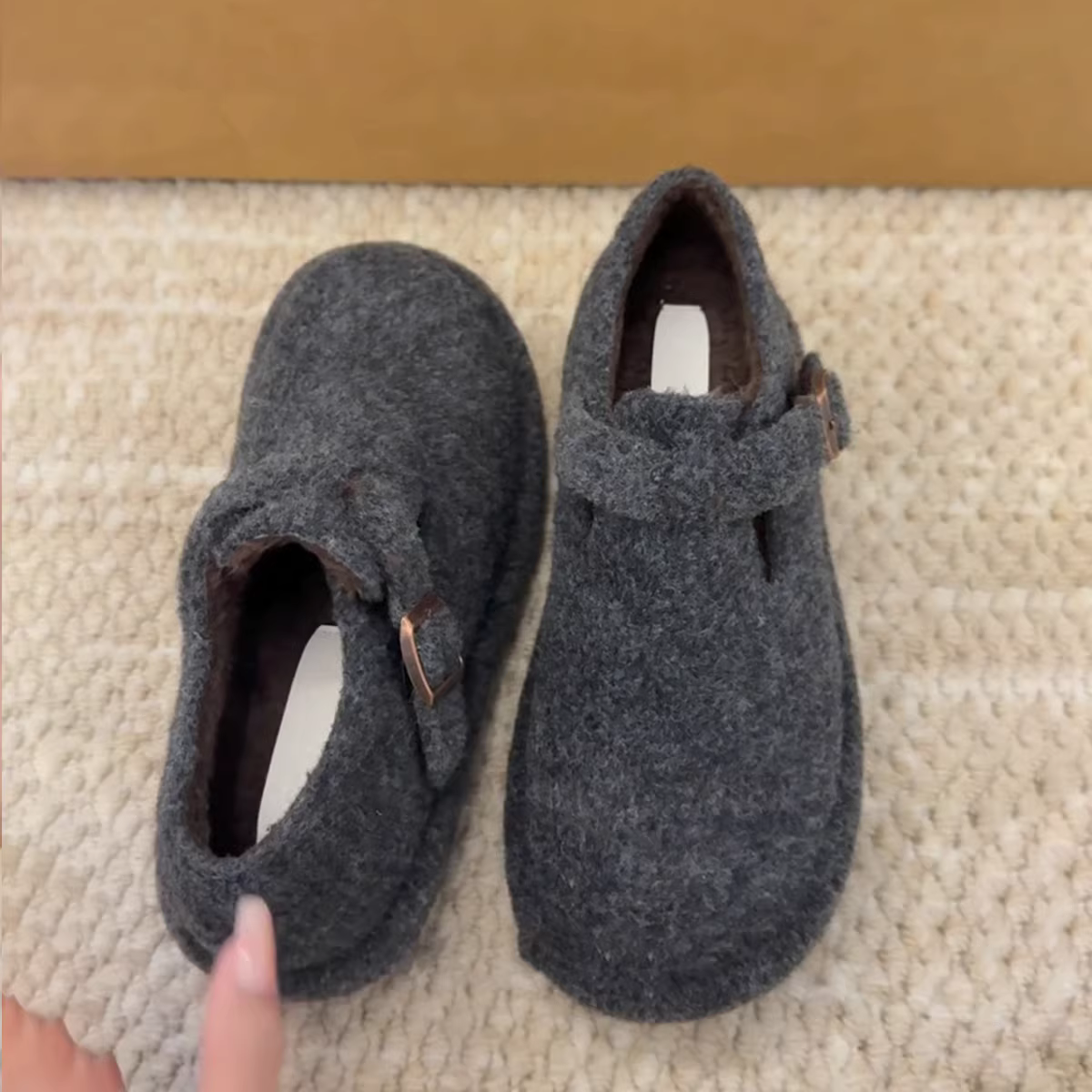 Phiên bản da cừu ~ Giày Birkenstock có đế dày tăng chiều cao dành cho nữ, kiểu lười, lót lông cừu, giày lông ấm áp để mặc ngoài trời, giày cotton.