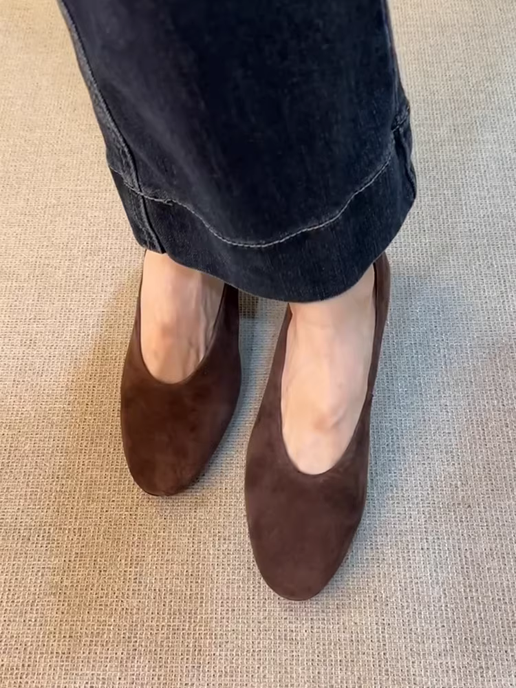 Phiên bản da cừu ~ Giày đi làm mũi nông màu nâu cổ điển dành cho nữ với gót dày, mũi tròn, da thật mờ, giày dạ hội phong cách Pháp