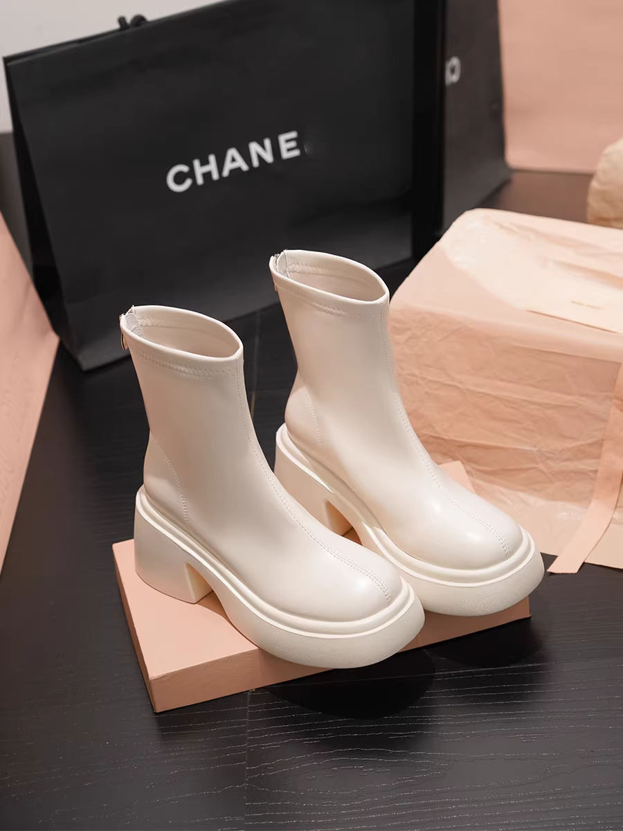 Pear Xiaoqi~ Giày bốt cổ ngắn màu trắng dành cho nữ, đế dày, tăng chiều cao, co giãn, giảm béo, da thật, bốt Martin giảm béo