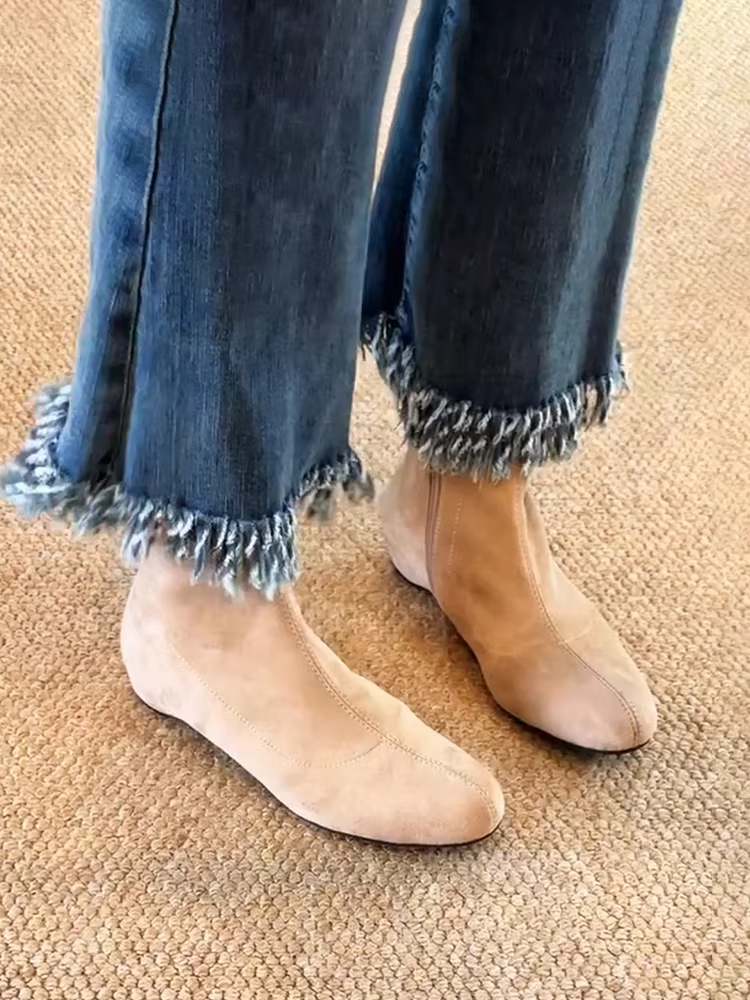 Phiên bản da bò ~ Giày bốt mỏng tăng chiều cao theo phong cách tối giản cổ điển dành cho nữ có khóa kéo bên hông, mũi tròn bằng da lộn, giày bốt ngắn kiểu Pháp thon gọn