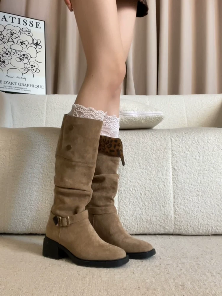 Phiên bản da bò ~ Giày cao cổ kiểu Pháp cổ điển, tôn dáng, thoải mái, cao quá đầu gối dành cho nữ, có khóa thắt lưng, kiểu dáng thời trang, thoải mái.