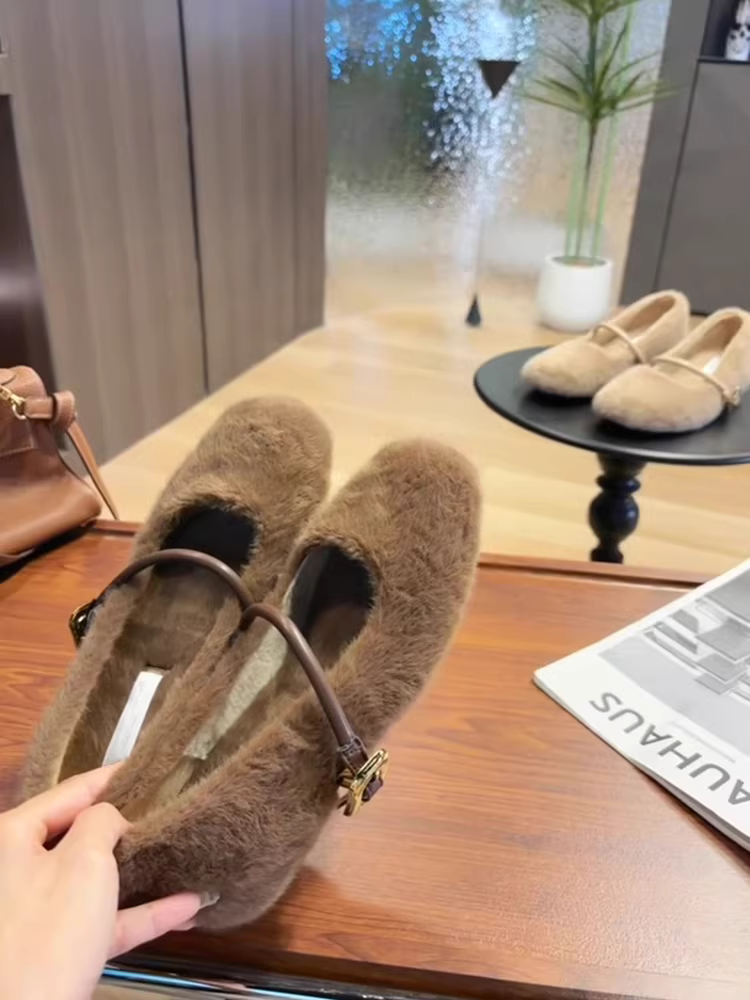Phiên bản da cừu ~ Giày đơn đế thấp, ấm áp, tăng chiều cao dành cho nữ, kiểu Chanel, đa năng, giày lông mềm mại.
