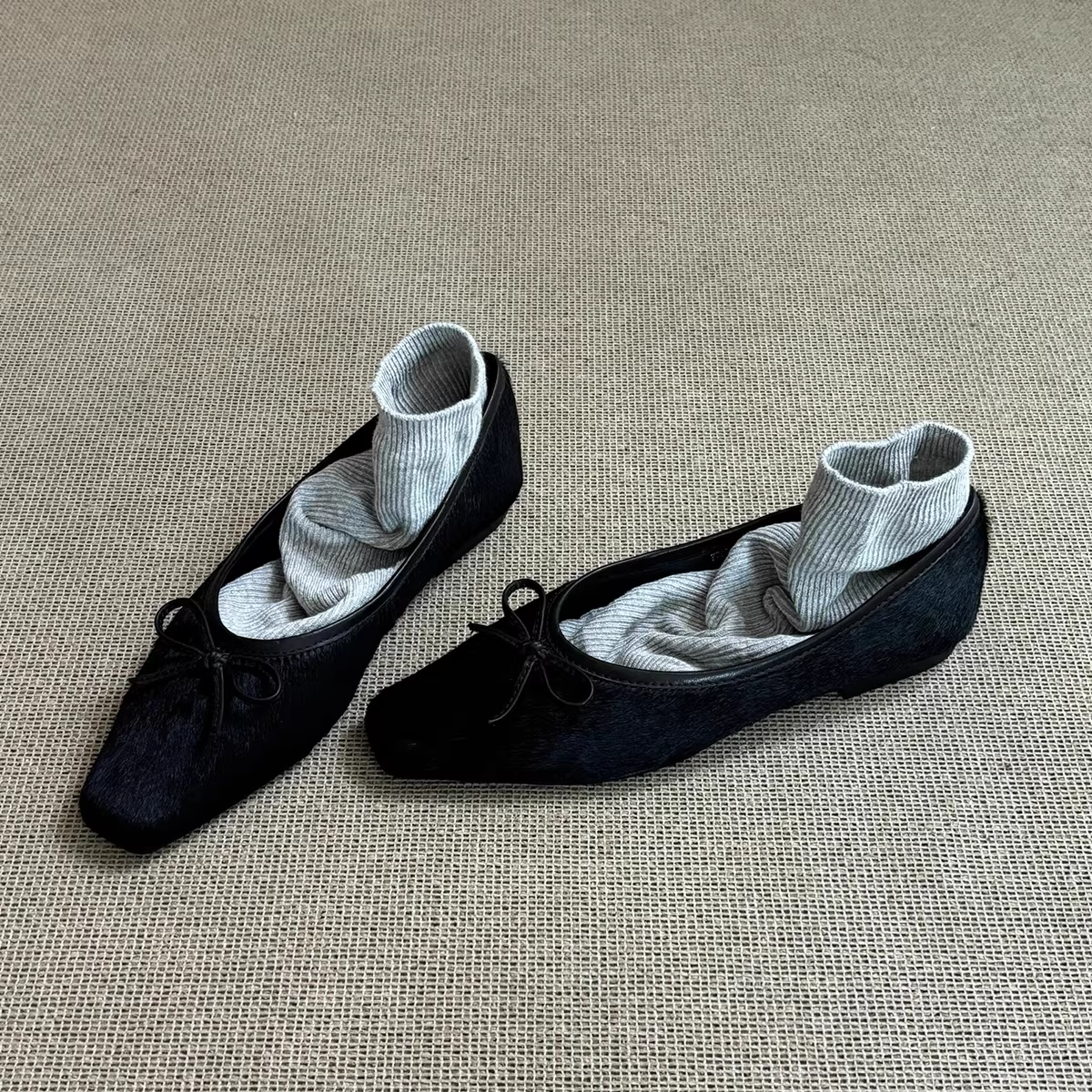 Phiên bản da bò ~ Giày lười mũi vuông nhỏ dành cho nữ, phong cách Anh, giày đế bằng lông ngựa, miệng nông, giày dạ hội thanh lịch.