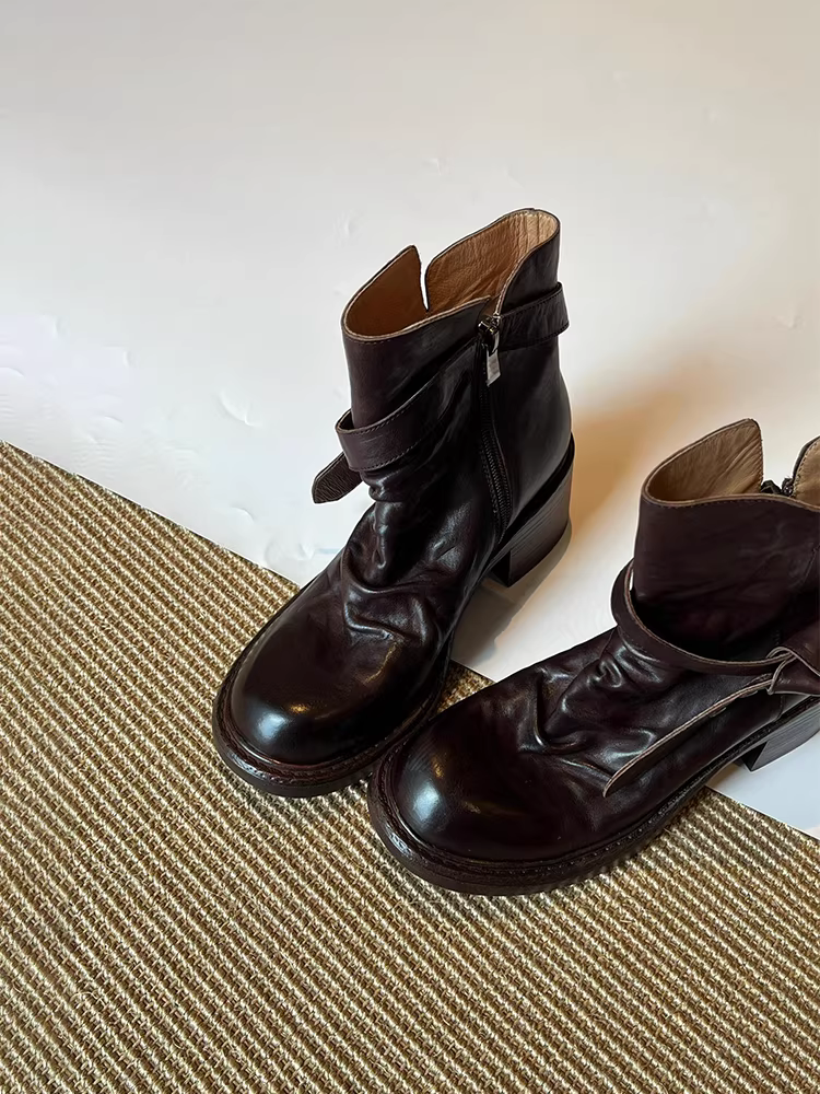 Giày bốt nữ đế thô mũi tròn xếp ly kiểu hot girl, chất liệu da bò, kiểu dáng retro đa năng, tôn dáng, phong cách cao bồi miền Tây.