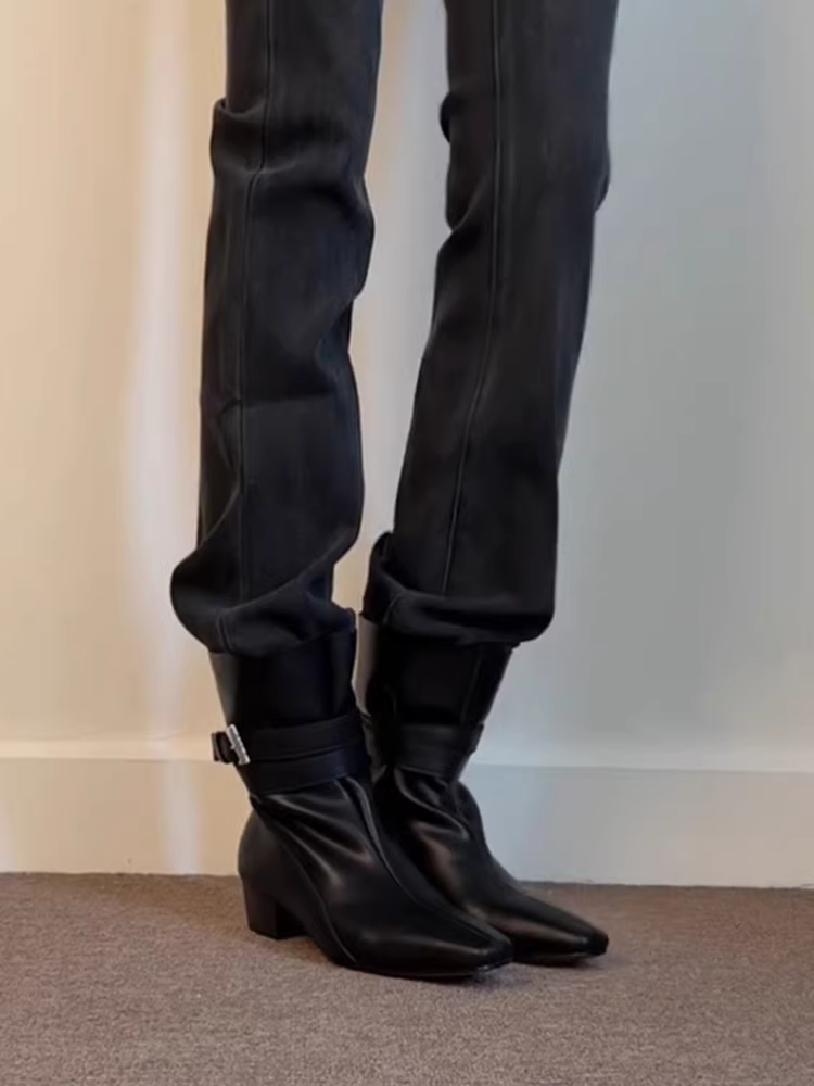 Phiên bản da bò ~ Giày bốt Martin kiểu Anh cổ điển, phong cách mới với khóa thắt lưng cá tính và đẹp trai, đa năng cho mùa thu đông, kiểu bốt miền Tây.