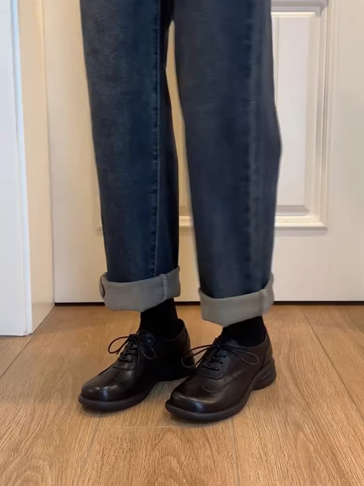 Phiên bản da cừu ~ Giày lười da thật màu đen mới dành cho nữ, đế dày, mũi tròn, buộc dây, giày da nhỏ cắt sâu, giày đơn phong cách Anh.