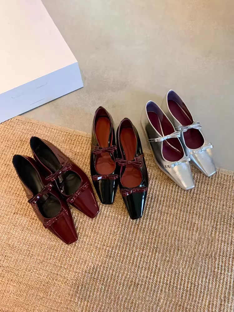 Phiên bản da cừu ~ Giày đơn kiểu Pháp tinh tế có nơ rỗng dành cho nữ, giày Mary Jane mũi vuông nhỏ đa năng, miệng nông, tăng chiều cao