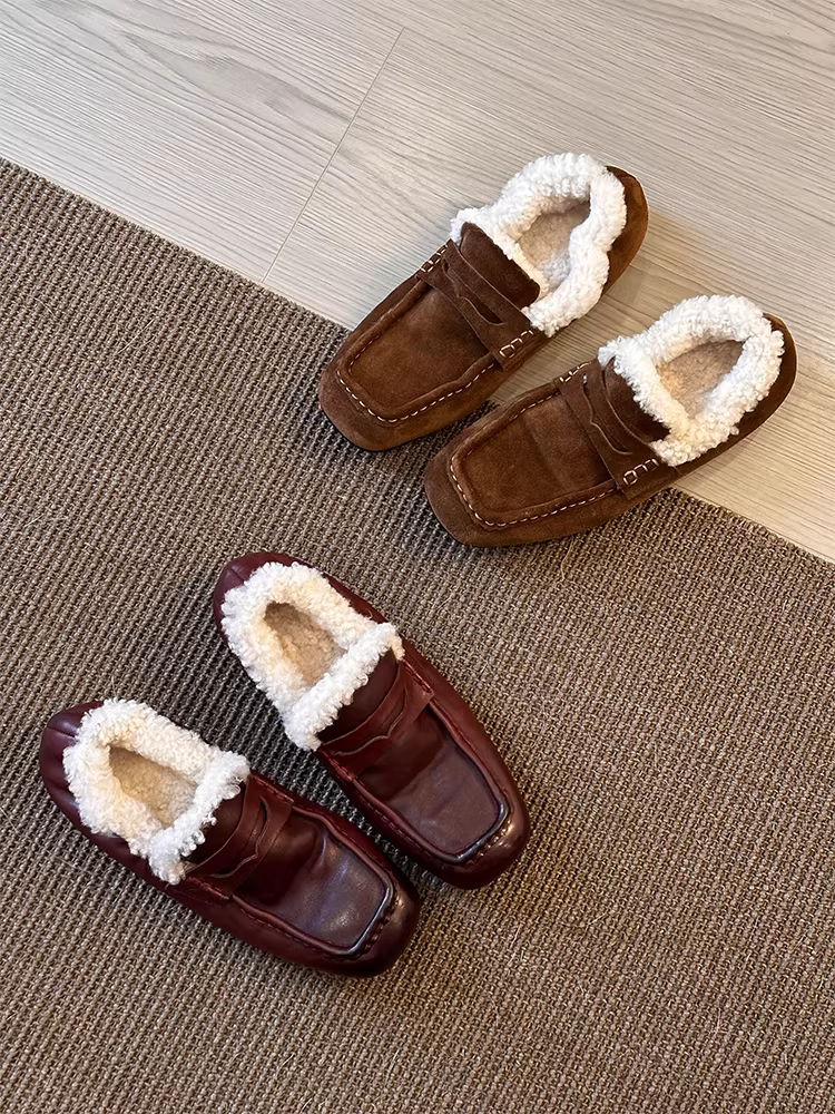 Giày lười nữ da cừu kiểu cổ điển, da thật, mũi vuông, phong cách retro, êm ái và ấm áp với lớp lông cừu thêm vào cho mùa đông.