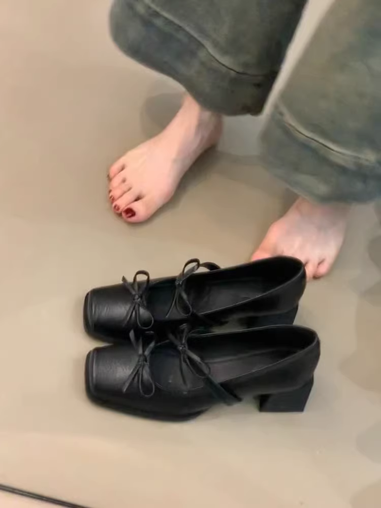 Phiên bản da cừu ~ Giày Mary Jane kiểu múa ba lê màu đen cổ điển dành cho nữ với mũi vuông, nơ, quai đơn, gót dày và thích hợp để đi làm.