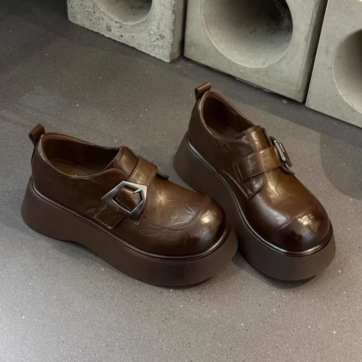 Phiên bản da cừu ~ Giày lười đế dày cổ điển dành cho nữ có khóa da thật, giày đơn tăng chiều cao, giày da nhỏ đa năng mới.