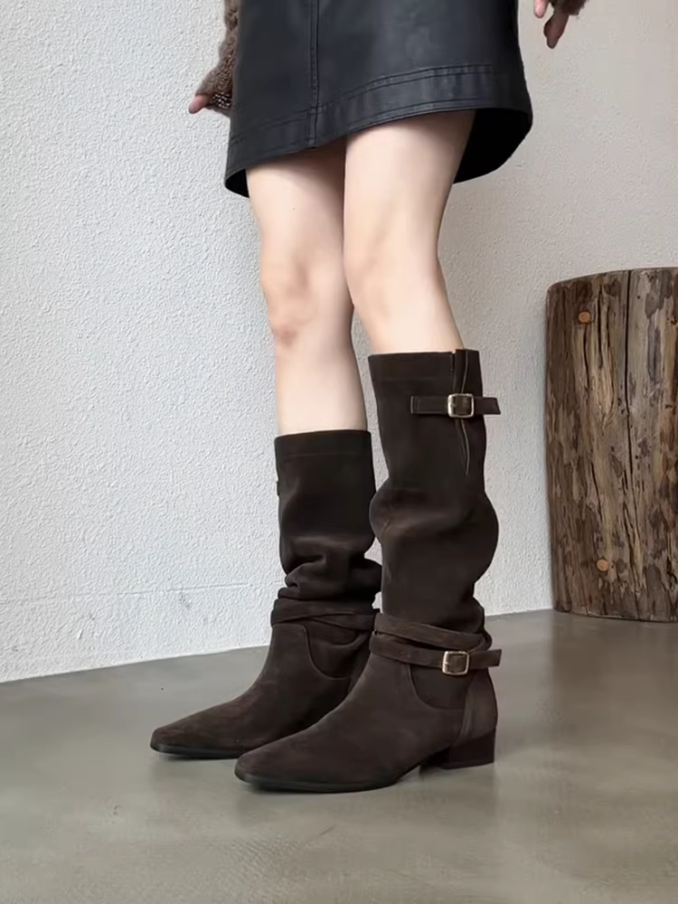 Giày bốt nữ da bò kiểu Wasteland, khóa thắt lưng kiểu dáng mảnh mai, chất liệu da mờ, xếp ly, gót dày, mũi vuông, kiểu dáng dài, thích hợp đi cưỡi ngựa