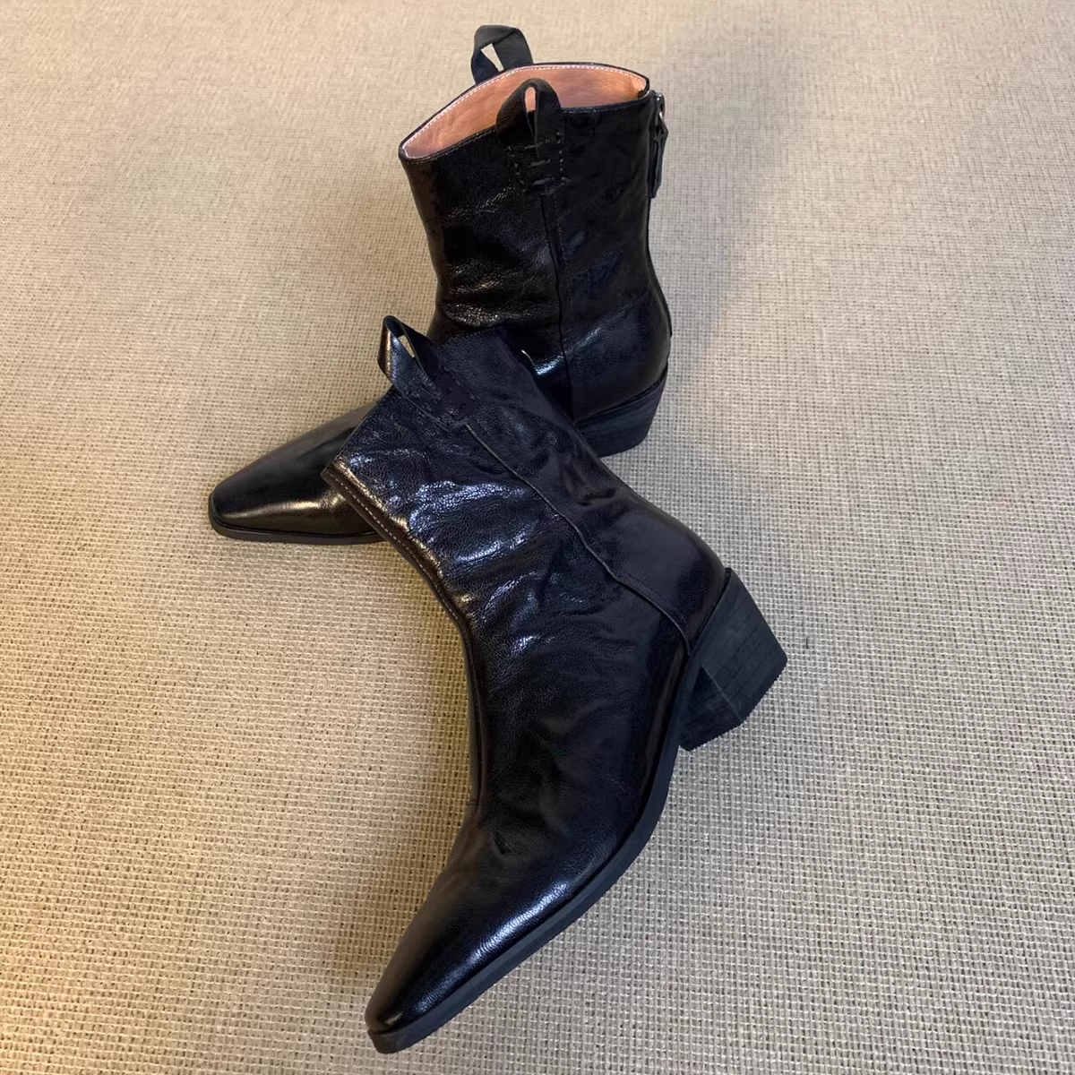 Giày bốt da lộn mũi vuông kiểu dáng cổ điển, da thật, đa năng, khóa kéo sau, xếp ly, kiểu dáng ôm sát, gót dày, cổ ngắn dành cho nữ