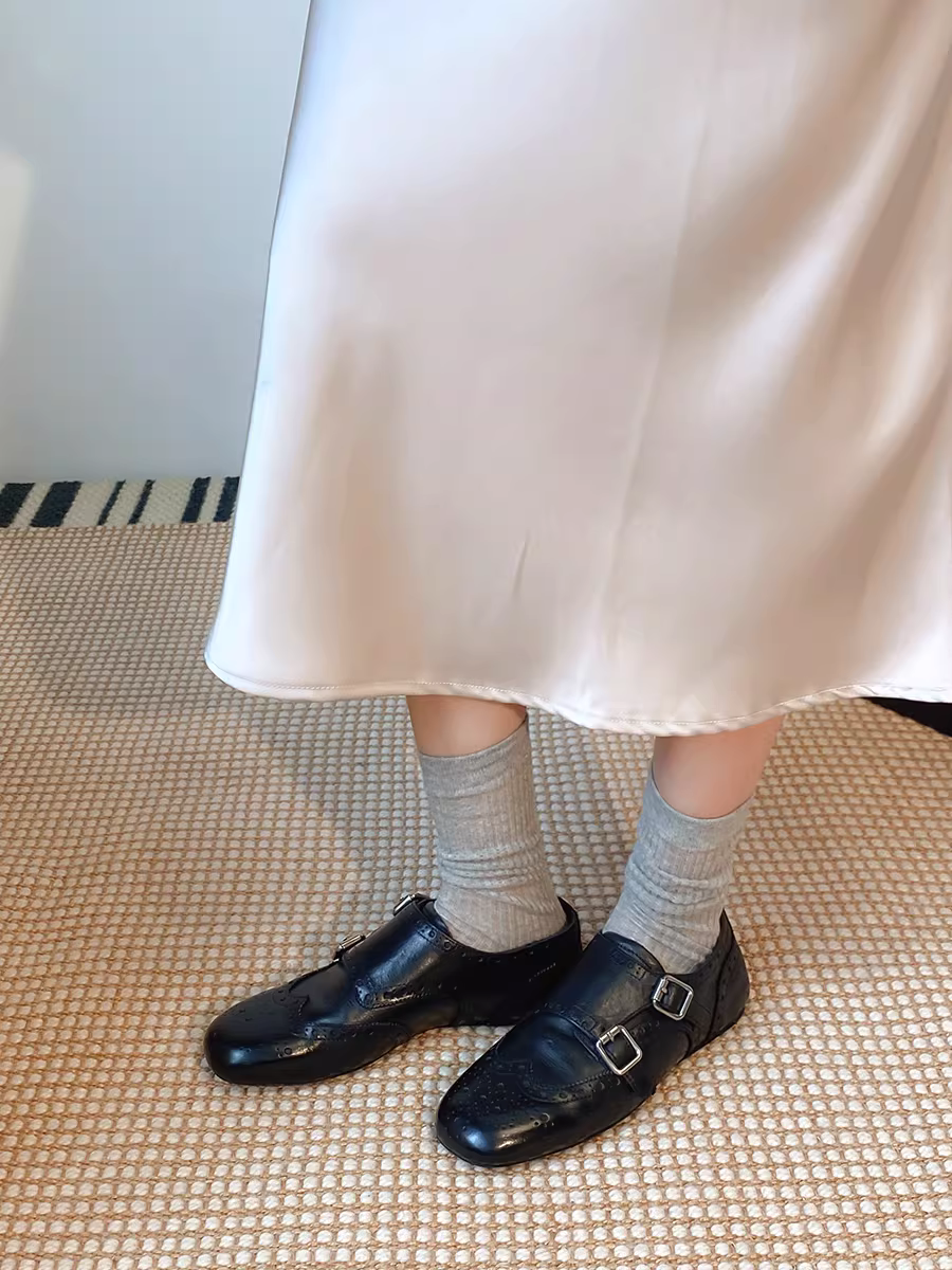 Phiên bản da cừu ~ Giày lười nữ phong cách Anh quốc cổ điển có khóa thắt lưng, da thật, đa năng, kiểu brogue, đế bằng