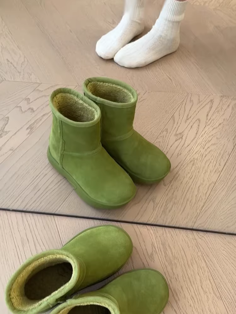 Phiên bản da bò ~ Giày bốt đi tuyết đế dày tăng chiều cao bên trong màu xanh lá cây cổ điển, độc đáo, dễ thương dành cho nữ, da lộn có lớp lót lông cừu, bốt cotton mùa đông.