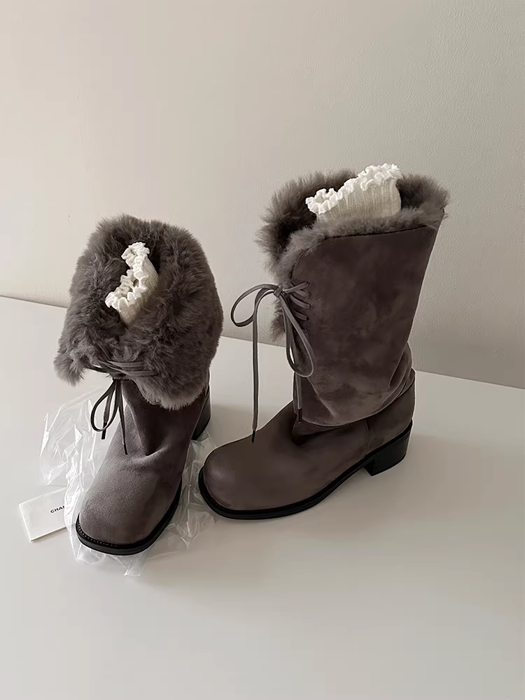 Phiên bản da bò ~ Giày bốt đi tuyết dài có dây buộc có thể chuyển đổi dành cho nữ với mũi vuông, gót dày, tôn dáng, lót lông cừu, xếp ly, bốt cotton kiểu Đông Bắc