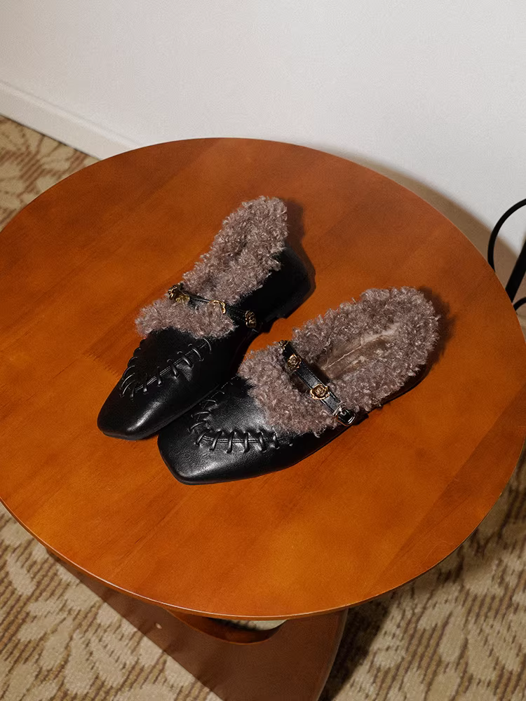 Pear Xiaoqi~ Giày Mary Jane kiểu dáng mới có mũi vuông kiểu cổ điển có dây bện dành cho nữ có khóa kim loại và lớp lót lông cừu