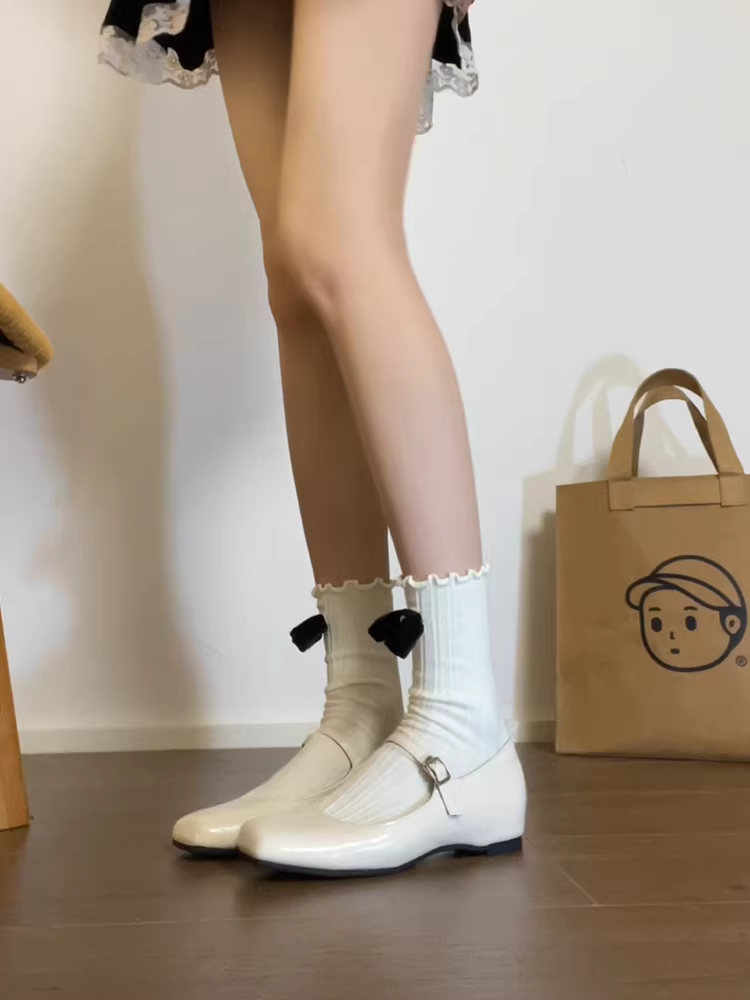 Giày Mary Jane nữ da thật, kiểu dáng mũi vuông nông, gót giấu, chất liệu da cừu, quai đơn, màu trắng thanh lịch.