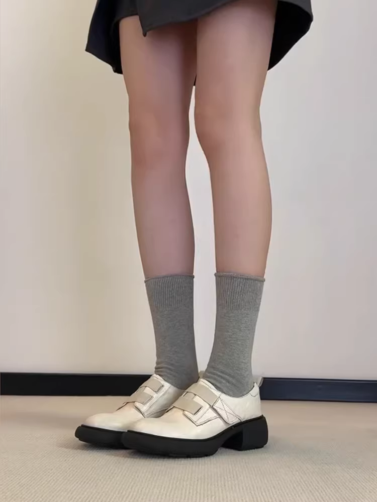 Phiên bản da bò~ Giày lười kiểu Anh có khóa dán, kiểu dáng khoét sâu dành cho nữ, giày da đế dày đa năng, dễ mang, thích hợp đi làm