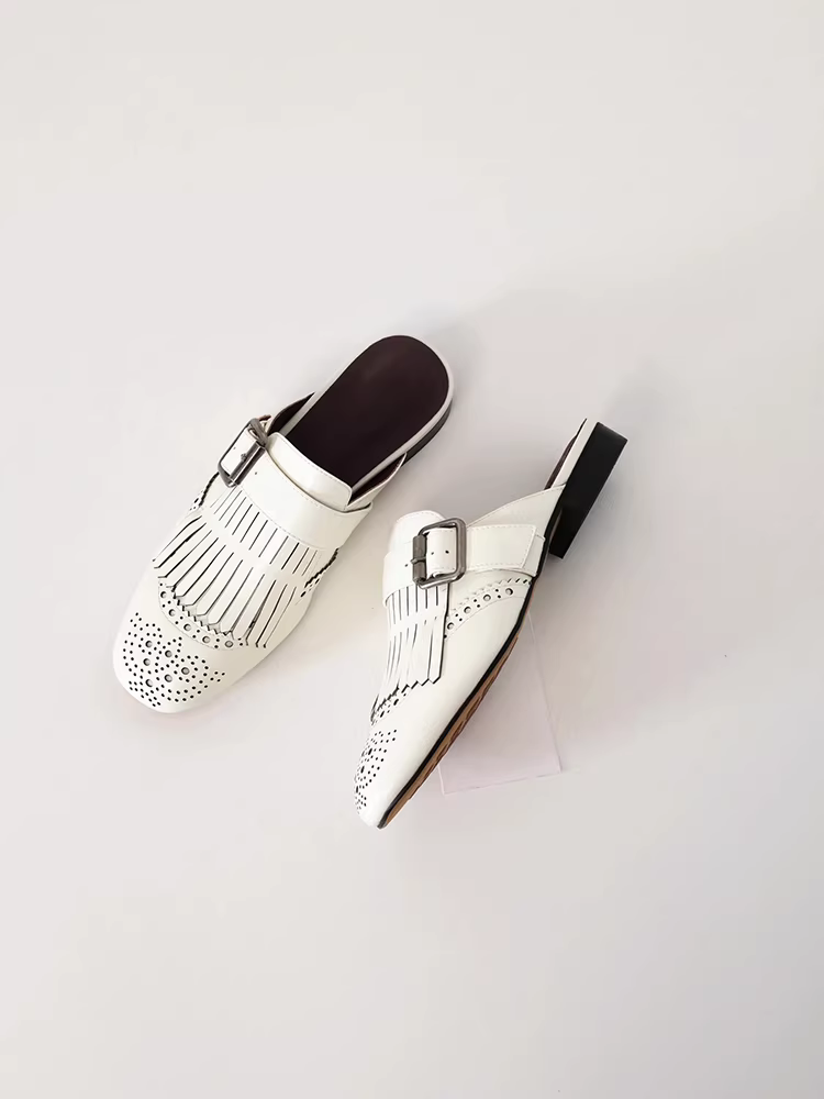 Phiên bản da cừu ~ Giày lười mũi vuông kiểu Anh mới dành cho nữ, kiểu dáng brogue chạm khắc, kiểu xỏ ngón, tua rua, mũi kín.