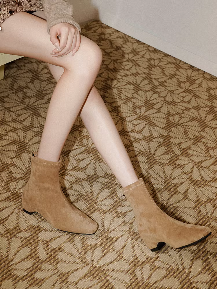 Phiên bản da bò~ Giày bốt da lộn mũi vuông kiểu cổ điển của Pháp dành cho nữ, phong cách thu đông mới, gót dày, thon gọn, đa năng, bốt ôm dáng co giãn