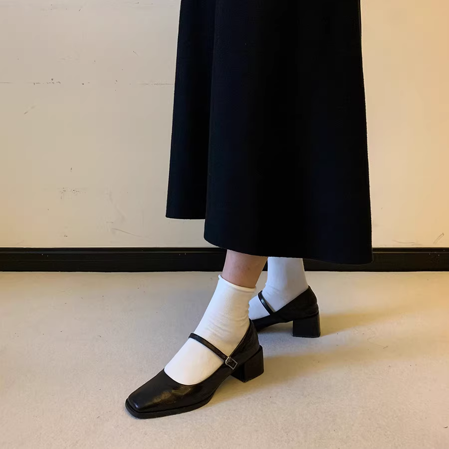 Giày nữ Mary Jane kiểu Pháp, da thật, kiểu cổ điển, quai đơn, gót vuông dày, mũi vuông nông, màu đen.