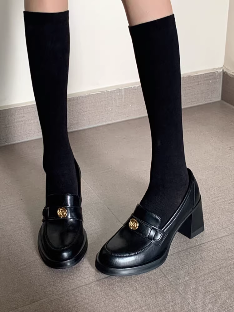 Giày lười da cừu~Giày lười Camellia nữ, kiểu Anh cổ điển retro JK, giày da nhỏ, kiểu mới 2025, giày cao gót đế thô