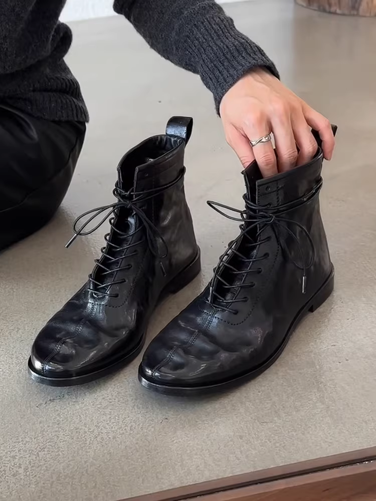 Phiên bản da bò ~ Giày bốt Martin kiểu dáng mỏng nhẹ, cá tính và sành điệu dành cho nữ, phong cách retro Anh quốc, chất liệu da thật, kiểu buộc dây, mũi tròn, kiểu dáng bốt đi xe máy