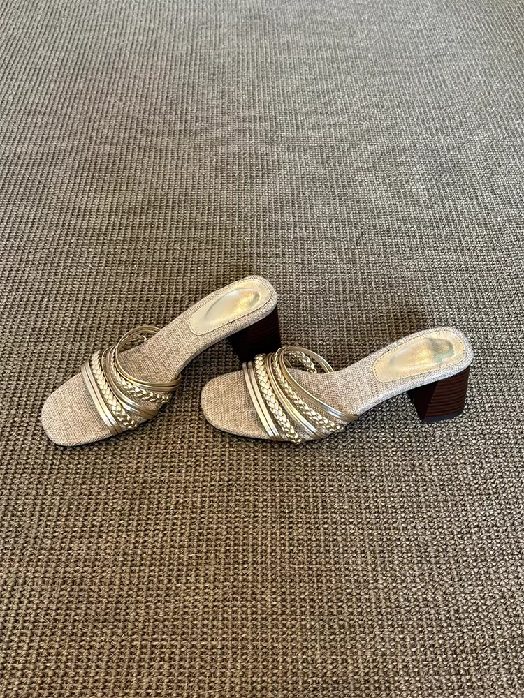 Phiên bản da cừu ~ dép xỏ ngón dệt bằng da thật thời trang cổ điển dành cho nữ, đa năng với váy, mũi vuông, gót dày, dép mùa hè