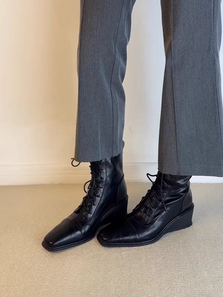 Phiên bản da bò ~ Giày bốt mỏng tăng chiều cao gót nêm Giày bốt Martin kiểu Anh Giày bốt cổ ngắn buộc dây kiểu cổ điển đế dày mũi vuông dành cho nữ