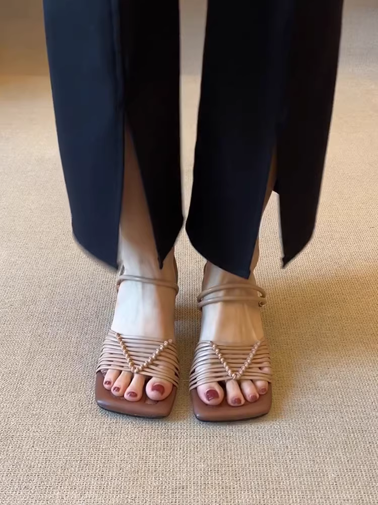 Phiên bản da cừu ~ Dép La Mã đế mềm đa năng, thoải mái dành cho nữ, dép cao gót quai ngang mũi vuông bằng da thật dệt tay