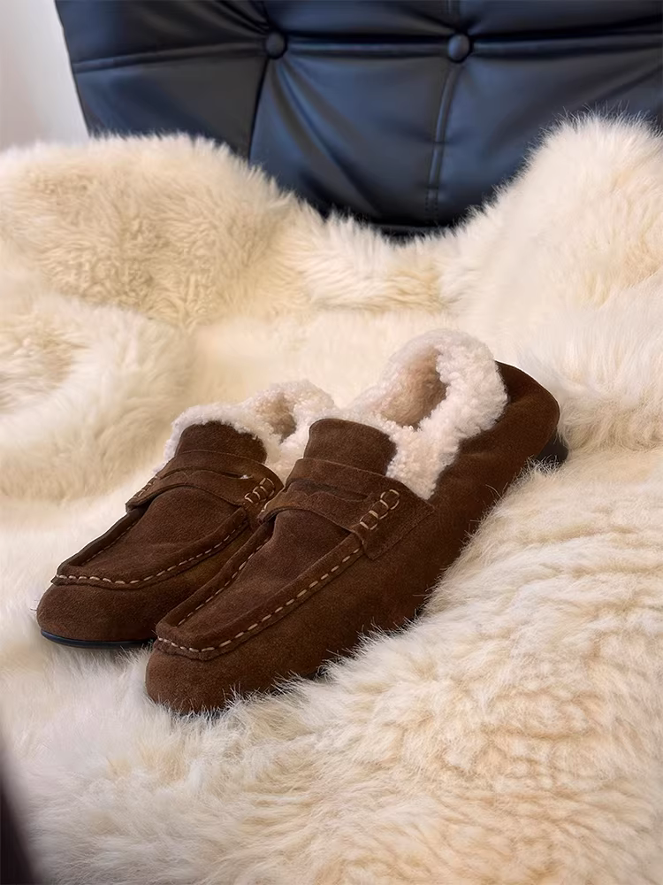 Giày lười nữ da cừu kiểu cổ điển, da thật, mũi vuông, phong cách retro, êm ái và ấm áp với lớp lông cừu thêm vào cho mùa đông.