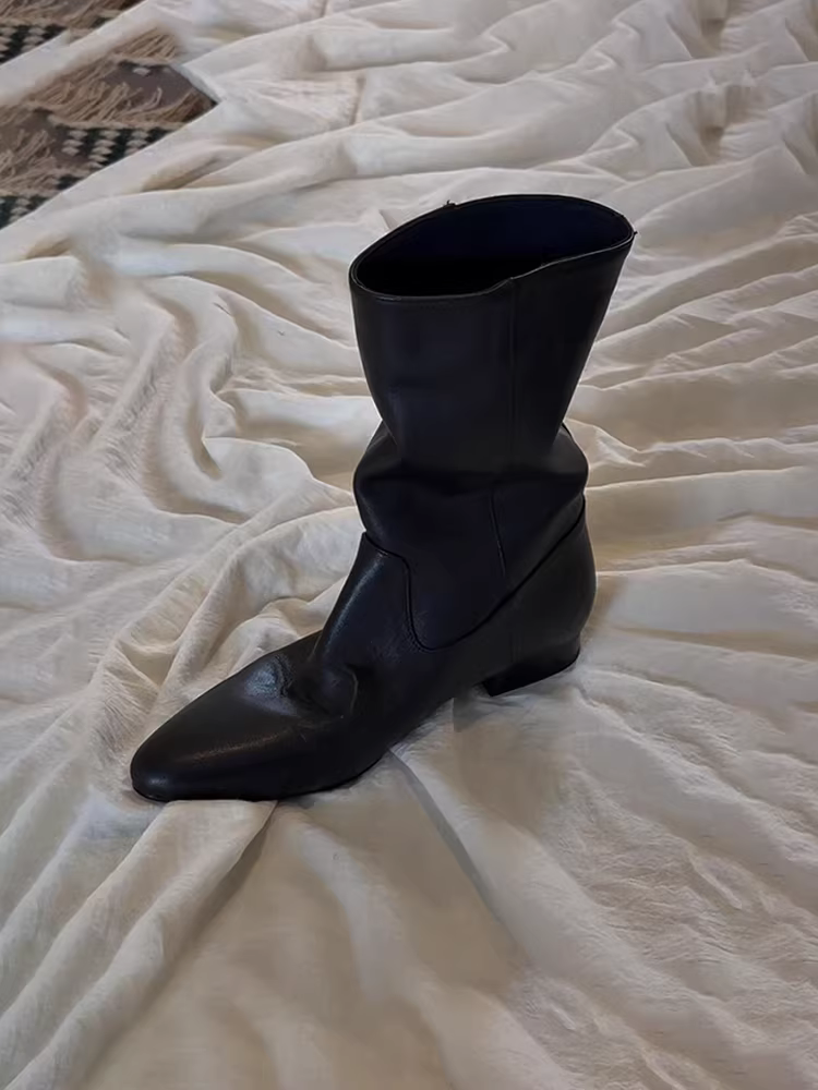 Phiên bản da bò ~ phong cách giản dị và thanh lịch, giày bốt xếp ly bằng da thật dành cho nữ, giày bốt đế bằng mũi nhọn đơn giản thời trang đến giữa bắp chân
