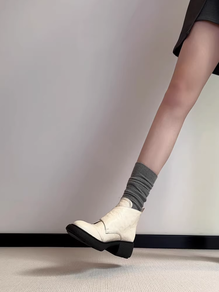 Phiên bản da bò ~ Giày bốt Martin đế dày kiểu Pháp kiểu Anh dành cho nữ, đơn giản và đa năng với thiết kế khóa dán, bốt ngắn.