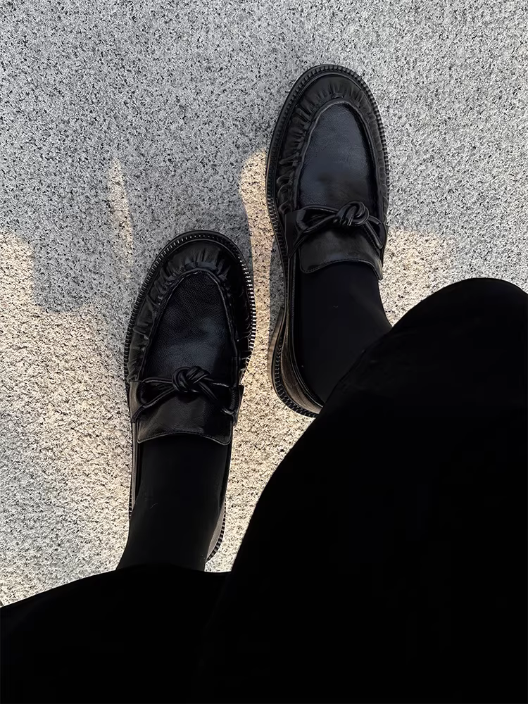 Phiên bản da cừu~ Giày lười thắt nơ kiểu Anh dành cho nữ, giày da thật đế thấp màu đen mũi tròn kiểu trượt kiểu đại học giày da nhỏ