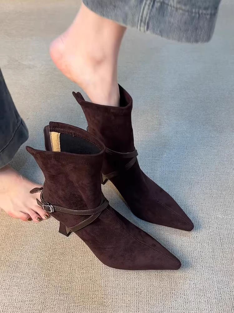 Phiên bản da bò ~ Giày bốt cao gót có khóa kéo phía sau dành cho nữ, giày bốt ngắn mũi nhọn bằng da mờ có khóa, giày bốt đơn kiểu retro.