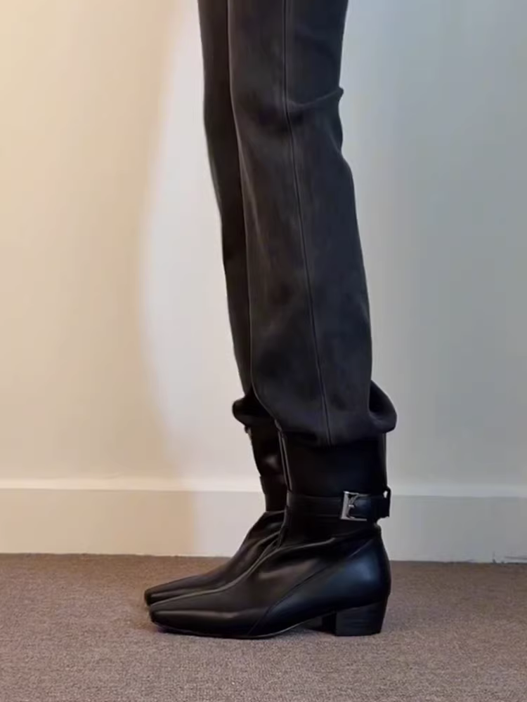 Phiên bản da bò ~ Giày bốt Martin kiểu Anh cổ điển, phong cách mới với khóa thắt lưng cá tính và đẹp trai, đa năng cho mùa thu đông, kiểu bốt miền Tây.