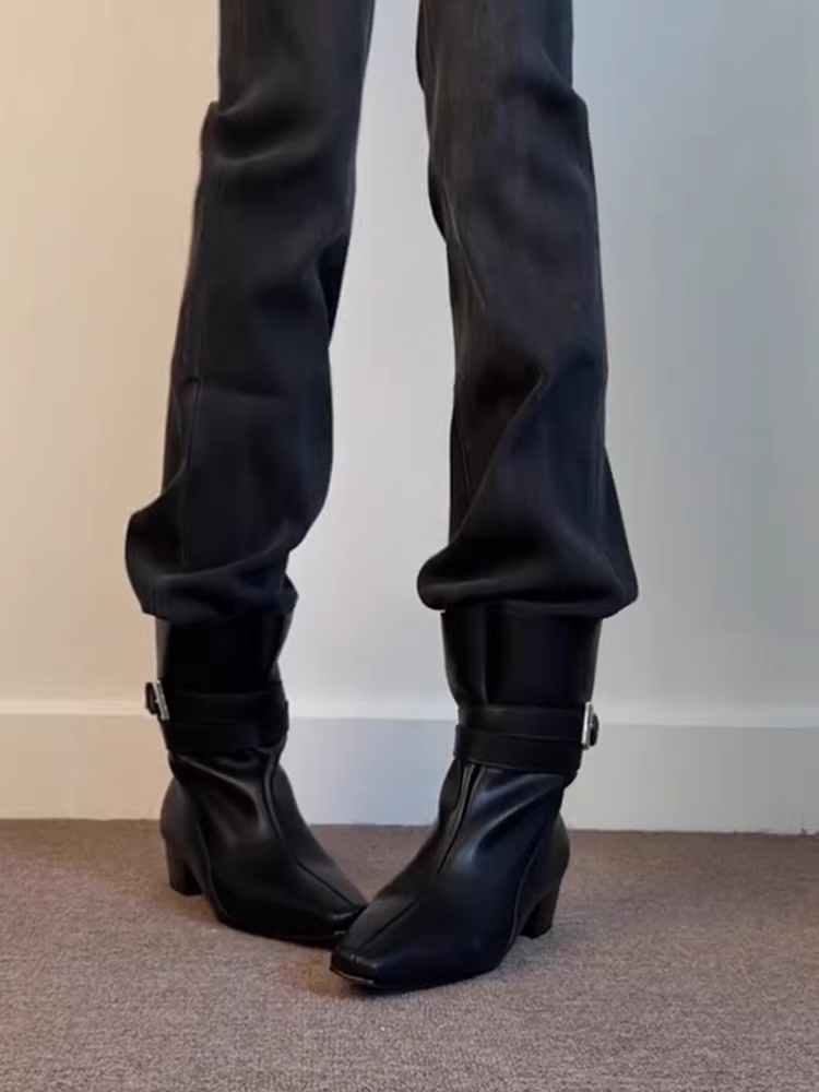 Phiên bản da bò ~ Giày bốt Martin kiểu Anh cổ điển, phong cách mới với khóa thắt lưng cá tính và đẹp trai, đa năng cho mùa thu đông, kiểu bốt miền Tây.