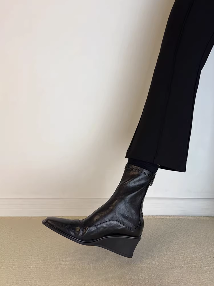 Phiên bản da bò~ Giày bốt da thật mũi vuông kiểu Anh, kiểu dáng ôm sát, đế xuồng tăng chiều cao, chất liệu da mềm màu đen, khóa kéo phía sau, kiểu ngắn dành cho nữ