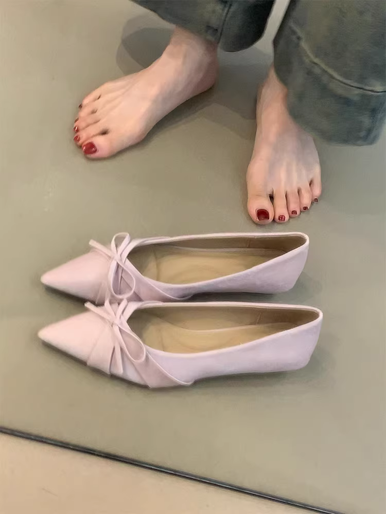 Phiên bản da cừu ~ giày đơn miệng nông đa năng dành cho nữ, mũi nhọn, giày bệt nơ thanh lịch, giày dạ hội bằng vải satin kiểu slip-on